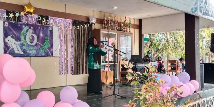 Siswi Kritik Pemko Lewat Puisi