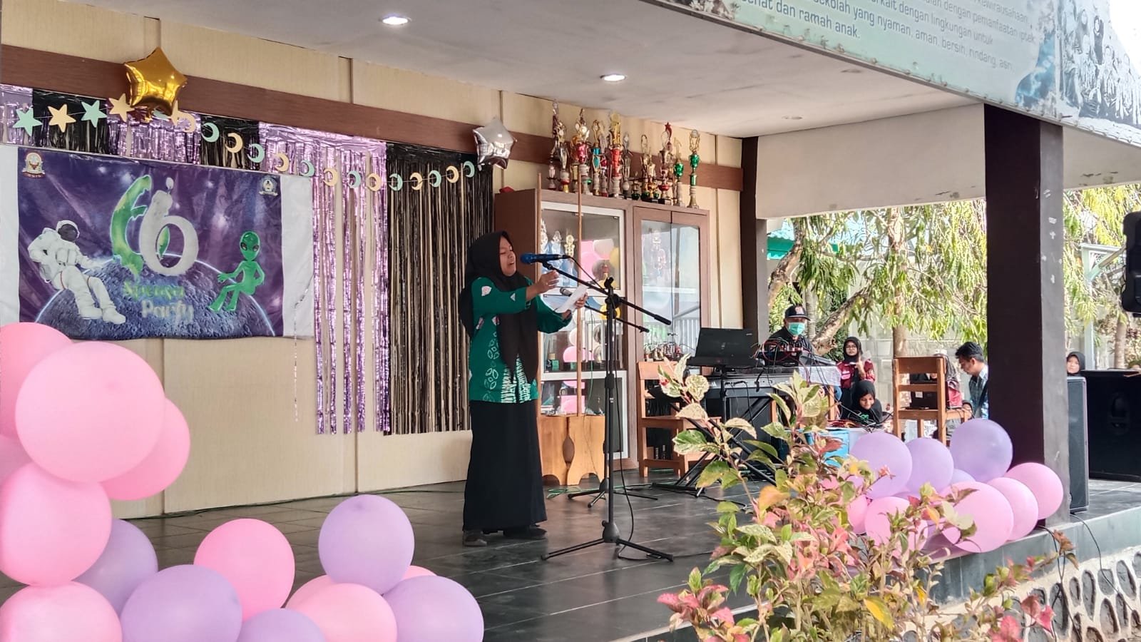 Siswi Kritik Pemko Lewat Puisi