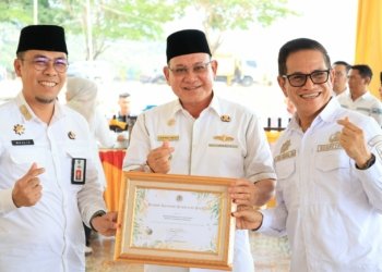 Menteri LHK Beri Penghargaan Bupati Kotabaru