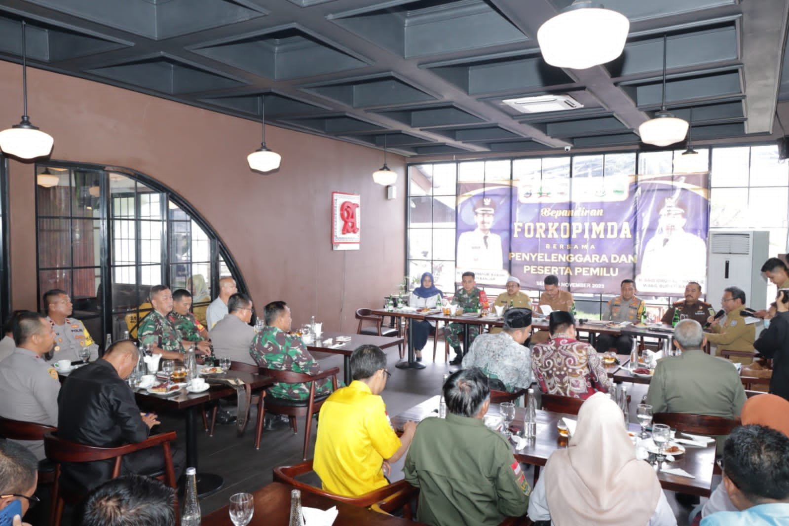 Bincang Santai Forkopimda Bersama Penyelenggara Pemilu Dan Peserta Pemilu Kabupaten Banjar Kalimantan Selatan