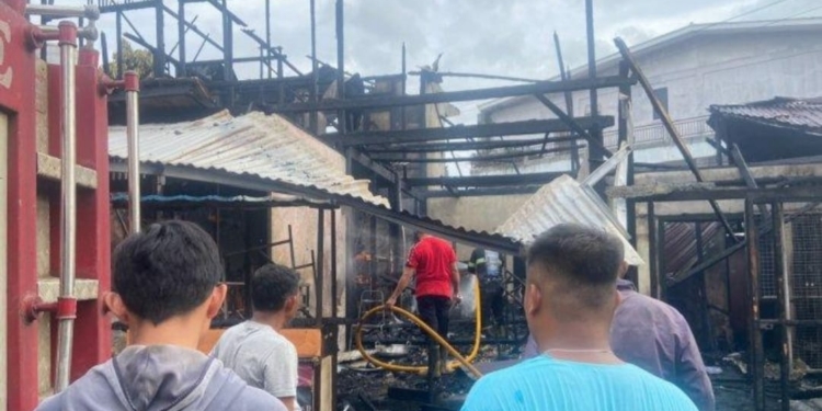 Kobaran Api di Pakowa Hanguskan Sebuah Rumah