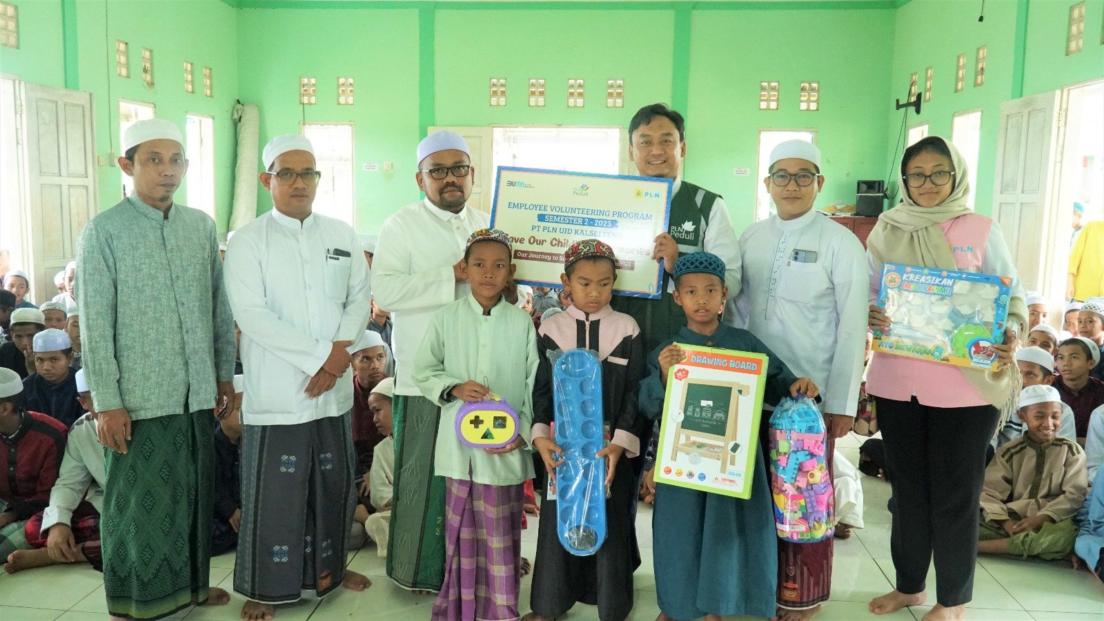 Program EVP, PLN Salurkan Bantuan ke Pon-Pes Yatim dan Dhuafa Raudhatun Nasyi’in