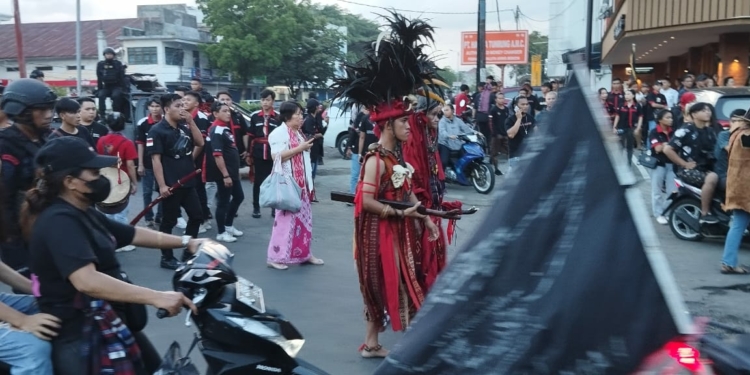 Polisi Masih Dalami Motif Bentrokan Massa Aksi Bela Palestina dengan Ormas Adat Makatana