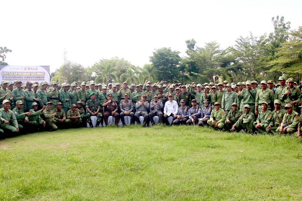 Bupati Kabupaten Banjar Bersama Wakilnya Hadiri Apel Gelar Pasukan Satlinmas