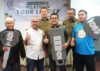 Travel Kamilah Berkat Guru Serahkan 2 Buah Mobil Dan 1 Sepeda Roda Dua