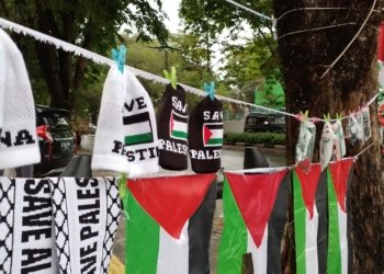 Dari Garut ke Banjarbaru Jualan Aksesoris dan Bendera Palestina