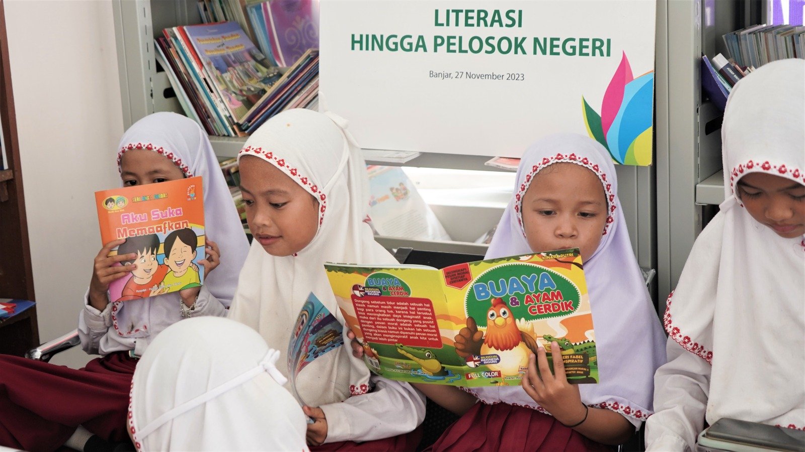 Komitmen Jalankan Tujuan SDG’s, PLN Berikan Bantuan Literasi Hingga Pelosok Negeri