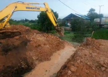 Aliran Sungai Rawa di Guntung Damar Sudah Mengalir, Urugan Tanah Dibongkar Kontraktor