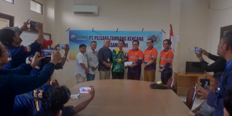 Jelang Nataru PT PTK dan PWI Salurkan Bantuan Kepada Umat Nasrani & Yatim Piatu
