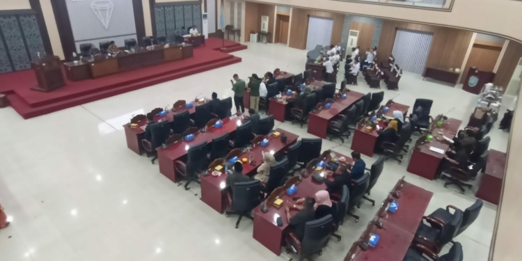 Rapat Paripurna, Raperda Bangunan Gedung Dan Laporan Pansus PD Pasar Bauntung Batuah