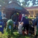 Koramil Bersama Warga Bersihkan Lingkungan Lingkungan Makam Datu Kalampaian