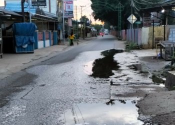 Warga Keluhkan Limbah, Walau Hari Minggu, Kepala Lapas Perempuan Martapura Temui Warga
