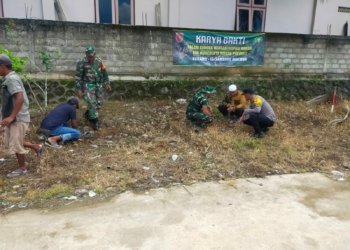 Wujud Kemanunggalan TNI-Koramil Sambung Makmur Karya Bakti Bersama Masyarakat