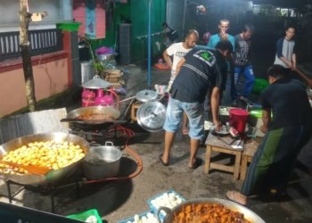 Warga Komplek Aulia Permai Buka Dapur Umum, Sediakan 2.000 Bungkus Nasi Untuk Haul Abah Guru Sekumpul