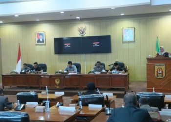 Rapat Paripurna, Pandangan Umum 3 Buah Raperda, Ririk: Pemerintah Berikan Sanksi Tegas!