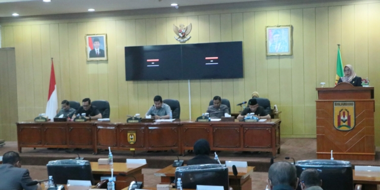 Rapat Paripurna, Pandangan Umum 3 Buah Raperda, Ririk: Pemerintah Berikan Sanksi Tegas!
