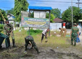 Sinergitas Aparat Desa Dan Koramil Kerjasama Bersihkan Sarana Lingkungan Balai Desa Pematang Panjang 