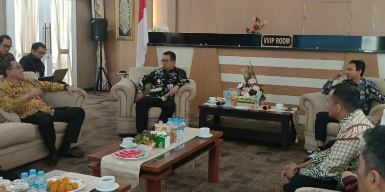 Bawaslu dan Pemprov Kaltim Bahas Fasilitas Tes Kesehatan untuk Calon Pengawas TPS