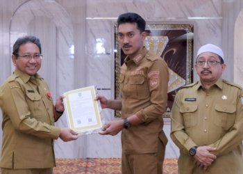 Bupati Banjar Serahkan Surat Perjanjian Kerja Kepada Kepala SKPD