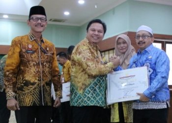Wakil Bupati Kabupaten Banjar Terima Piagam Penghargaan Peduli HAM