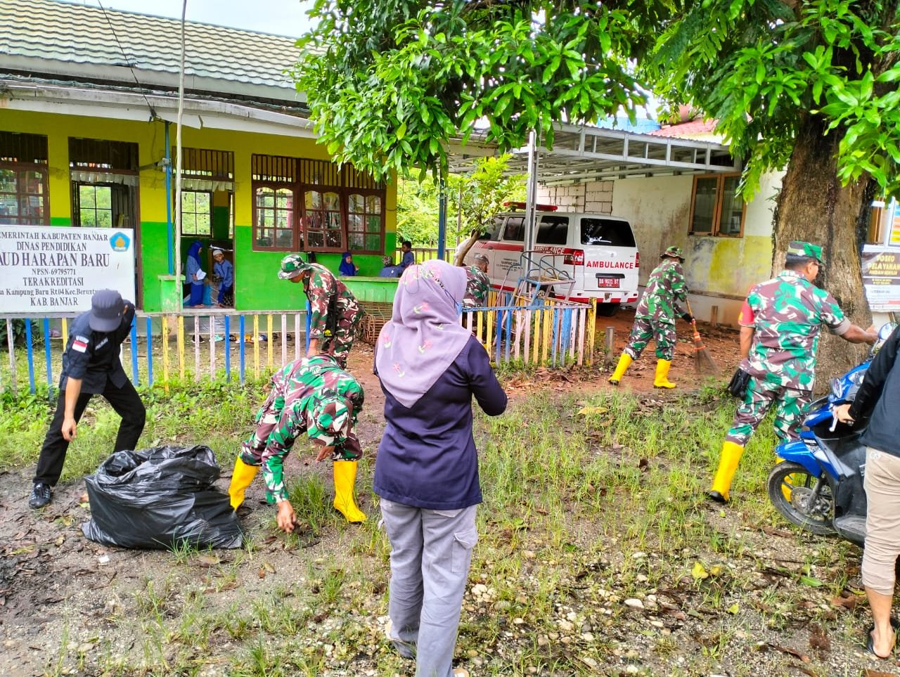Fasilitas Umum Dan Lingkungan Sekolah PAUD Sasaran Karya Bakti Koramil Aluh – Aluh