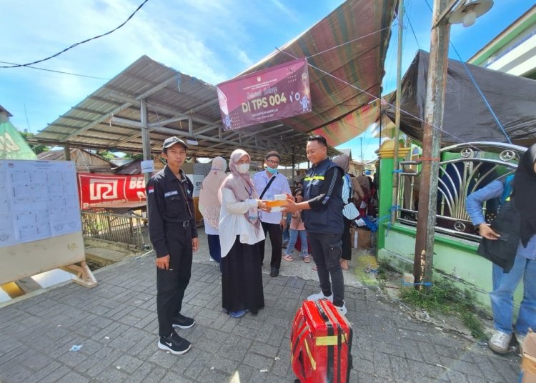 TCK EMT Dan Satgas Regional Kalimantan Selatan Pusat Krisis Kesehatan Lakukan Pemantauan Dan Periksa Kesehatan Petugas KPPS