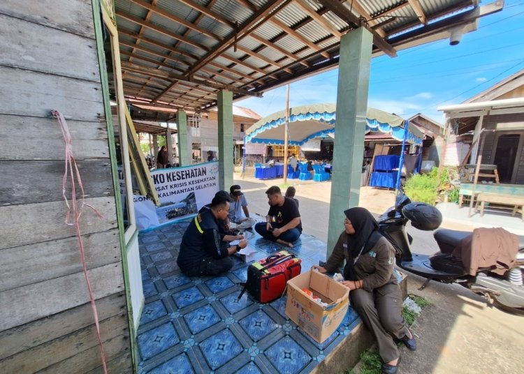 TCK EMT Dan Satgas Regional Kalimantan Selatan Pusat Krisis Kesehatan Lakukan Pemantauan Dan Periksa Kesehatan Petugas KPPS