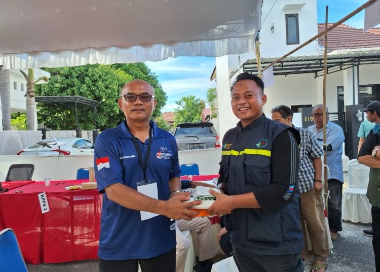 TCK EMT Dan Satgas Regional Kalimantan Selatan Pusat Krisis Kesehatan Lakukan Pemantauan Dan Periksa Kesehatan Petugas KPPS