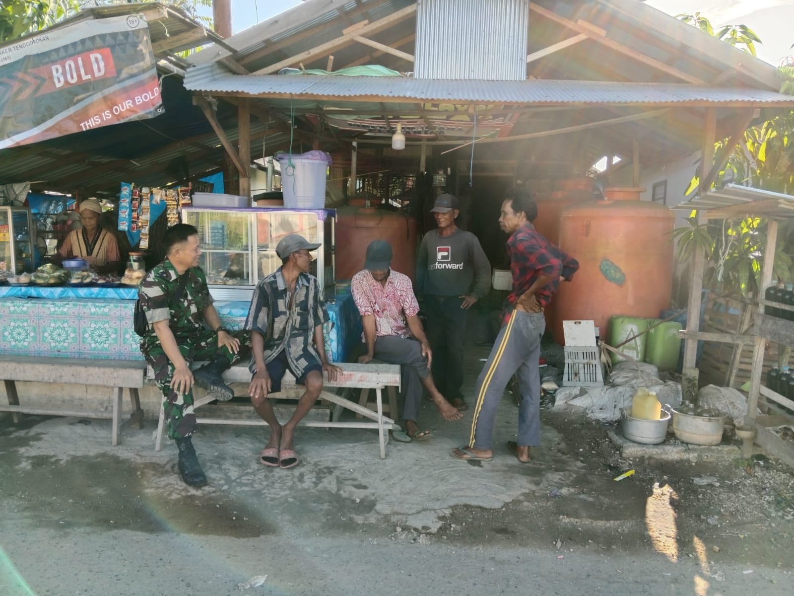 Babinsa Aluh – Aluh Lakukan Komunikasi Sosial Pasca Pemilu