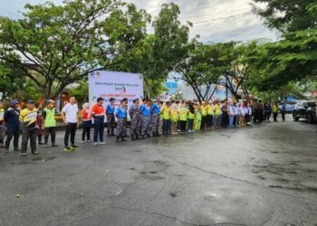 PT Indocement Tunggal Prakarsa Bersama DLH Kotabaru Bersih-Bersih Sampah