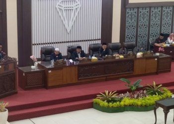 Irwan Bora Bacakan Hasil Pansus PT Baramarta Pada Rapat Paripurna DPRD Kabupaten Banjar