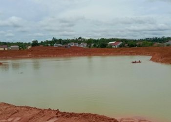 Rumah Retak Selokan Tersumbat, Warga: Saat Peresmian Embung Akan Kami Sampaikan ke Walikota