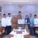 Bupati Banjar Serahkan Bonus Kepada Terbaik III MTQ 30 Juz Di Teheran Iran