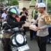 Polres Banjar Berbagi Takjil Ramadhan Untuk Pengguna Jalan