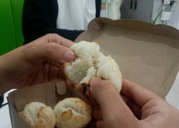 Jual Apam Paranggi, Omzet Jutaan Rupiah Dalam Sehari