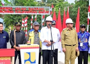 Proyek Jalan Sepanjang 165 Kilometer Di Kalbar Diresmikan Presiden