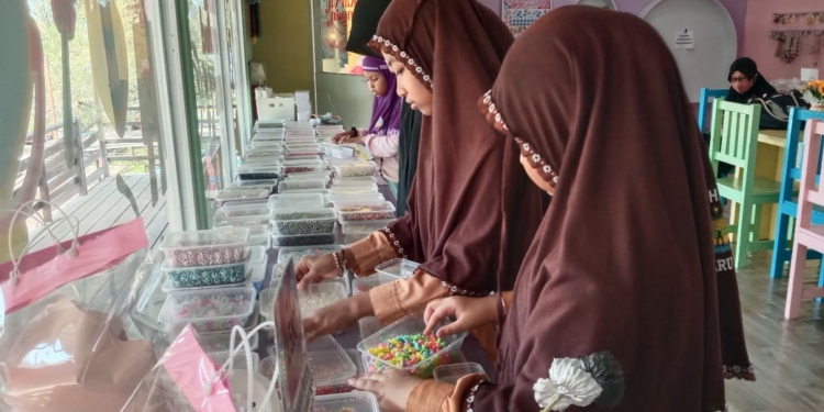 Berawal Dari Hobi, Karya Syifa Sekarang Penghasil Cuan