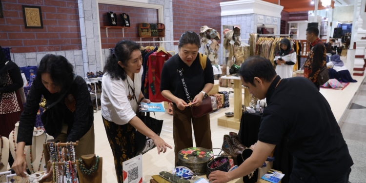 Ribuan Produk UMK Binaan PLN di INACRAFT Laku Keras