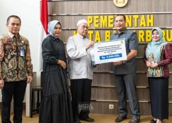 Bank Kalsel Cabang Banjarbaru Bantu Pemko Pasang PJU Lewat Dana CSR