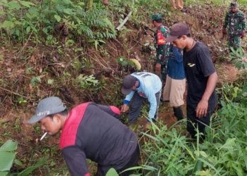 Sambut Idul Fitri, Personel TNI Lakukan Giat Karya Bakti di Fasilitas Umum