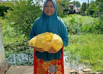 Komunitas Media Baret78 Bagikan Ratusan Paket Sembako Kepada Masyarakat