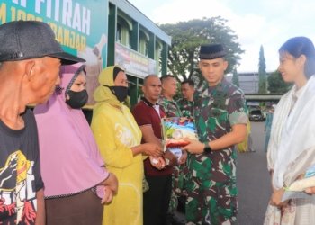Dandim 1006/Banjar Bagikan Zakat Kepada Tukang Becak, Panti Asuhan Dan Warga Martapura 