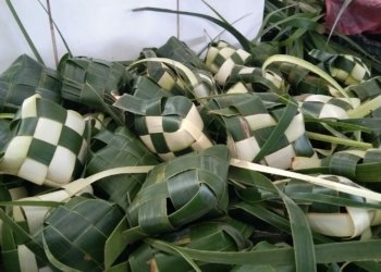 Penjualan Ketupat di Banjarbaru Banjir Orderan, Sehari Sampai 1.000 Biji