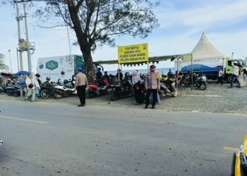 Pantai Pagatan Dipadati Ribuan Warga