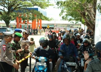 Polres Bintan Bagikan Tiket Pulang Gratis ke Pemudik