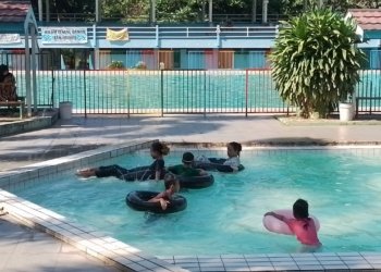 Distribusi Air Macet, Kolam Renang Idaman Kekurangan Air Bersih