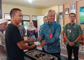 Pemko Banjarbaru Bantu Sewa Rumah Korban Kebakaran di Cempaka