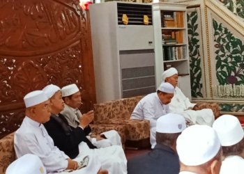 Wakil Bupati Kabupaten Banjar Sholat Idulfitri 1445 H Di Masjid Al Karomah Martapura