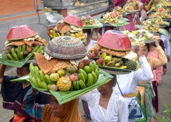 Ada Tradisi Unik Selain Mudik dan Sungkeman di Indonesia, Yuk Simak Disini!