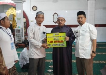 Wakil Bupati Kabupaten Banjar Serahkan Bantuan Saat Safari Ramadhan